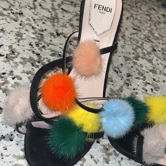 Fendi Sandal with fox fur Pom Poms - Picture 3 of 7